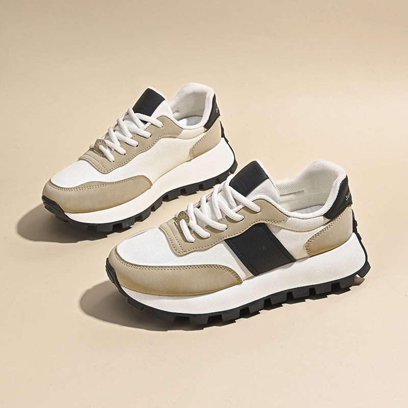 Paaugstinātu ikdienas apavu korejiešu versija ar logotipu