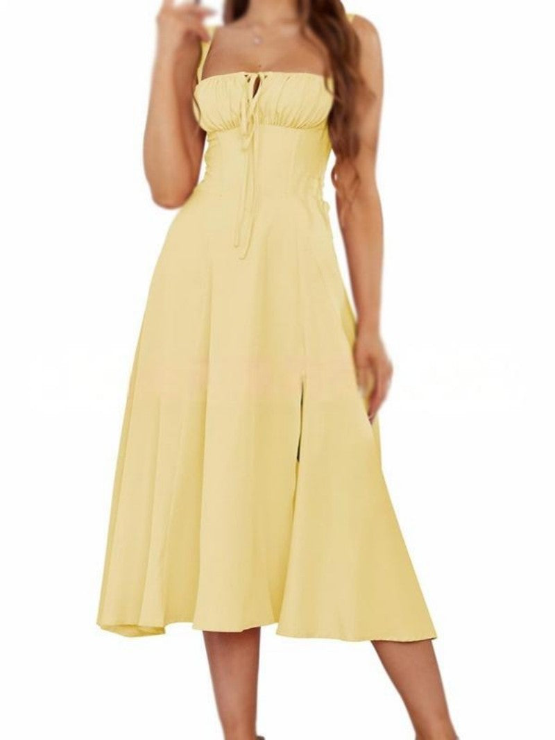 Vienkrāsaina kleita ar auklām un šņorēm