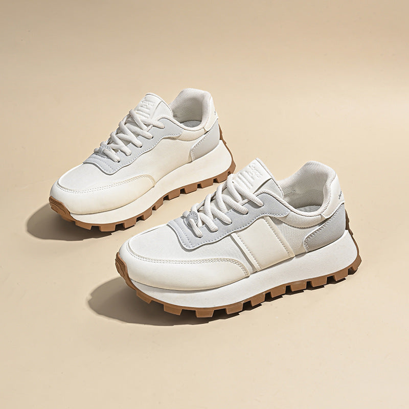 Paaugstinātu ikdienas apavu korejiešu versija ar logotipu 