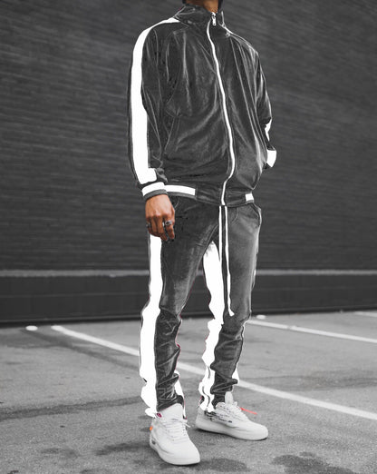 Kontrastains zelta samta vīriešu uzvalks 