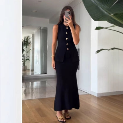 Vienkrāsaini pieguļoši svārki ar gurniem 